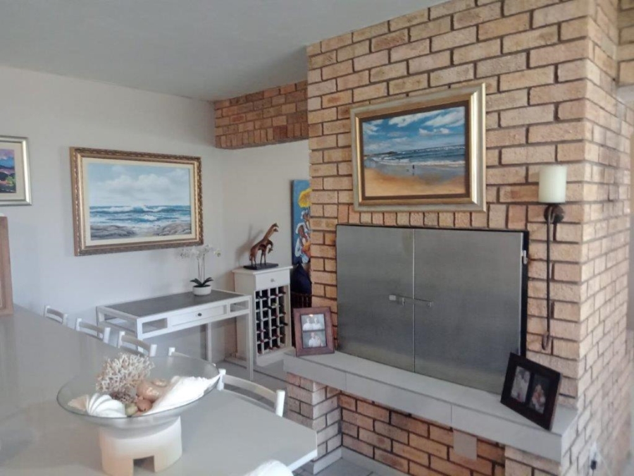 5 Bedroom Property for Sale in Wavecrest Eastern Cape